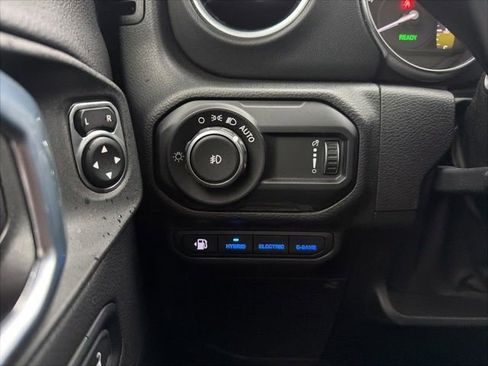 Used 2023 Jeep Wrangler Unlimited Sahara w/ Cold Weather Group image 36