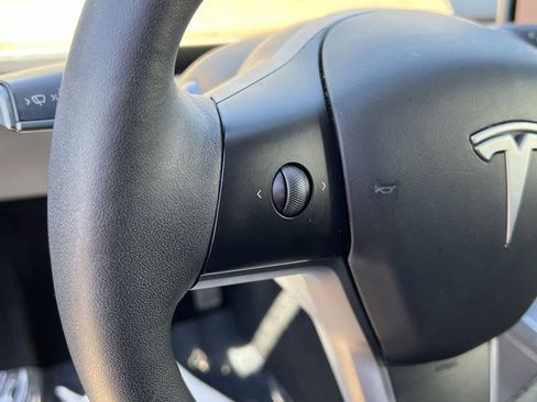Used 2023 Tesla Model Y Long Range AWD/4WD image 34