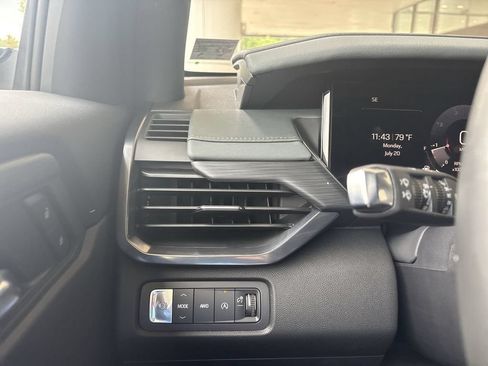 Certified 2025 GMC Acadia AT4 AWD/4WD image 18