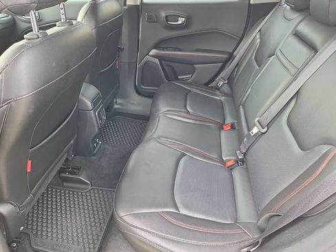 Used 2018 Jeep Compass Trailhawk w/ Leather Interior Group AWD/4WD image 12