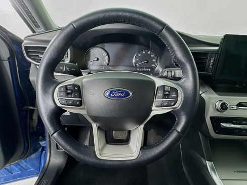 Used 2022 Ford Explorer XLT w/ Equipment Group 202A AWD/4WD image 11