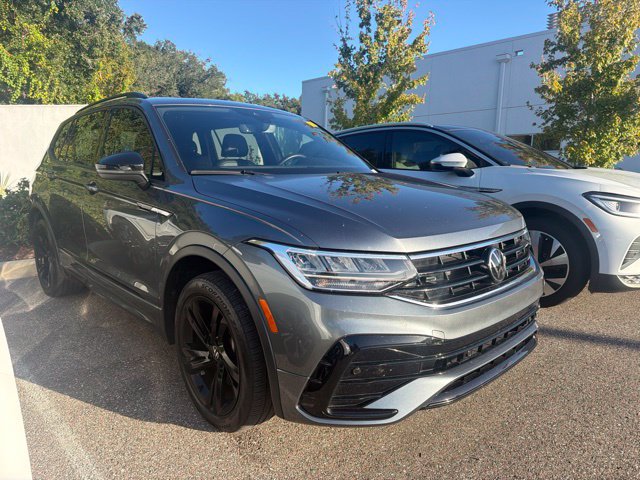 Used 2024 Volkswagen Tiguan SE R-Line FWD image 1