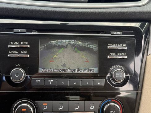 Used 2016 Nissan Rogue S w/ Appearance Package FWD image 17
