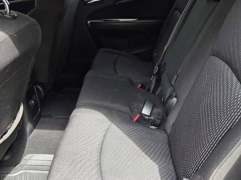 Used 2019 Dodge Journey SE FWD image 17