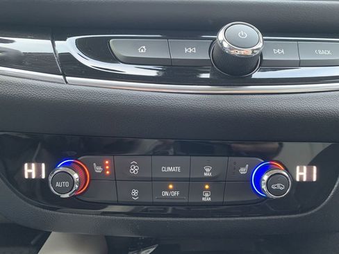 Used 2023 Buick Enclave Essence image 16