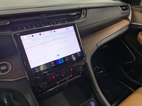 Used 2022 Jeep Grand Cherokee L Summit w/ Luxury Tech Group V image 11