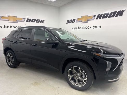 New 2026 Chevrolet Trax LT image 3