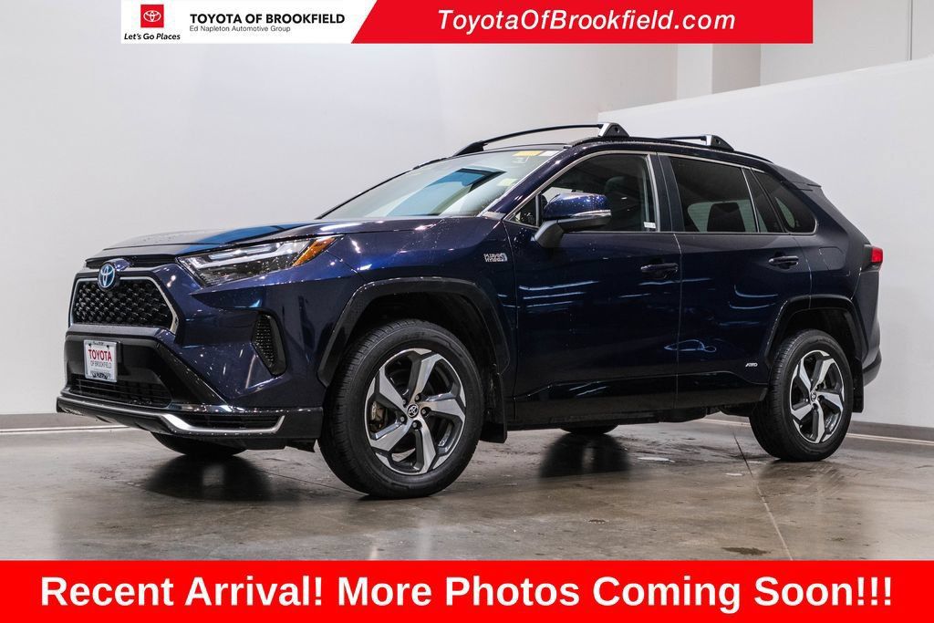 Used 2024 Toyota RAV4 SE w/ Weather & Moonroof Package AWD/4WD image 3
