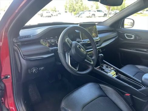 Used 2025 Jeep Compass Trailhawk AWD/4WD image 8