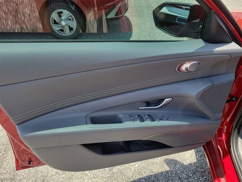 Used 2025 Hyundai Elantra SEL image 6