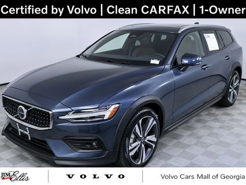Certified 2025 Volvo V60 B5 Cross Country Plus image 1