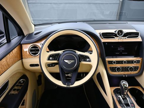 New 2025 Bentley Bentayga AWD/4WD image 18