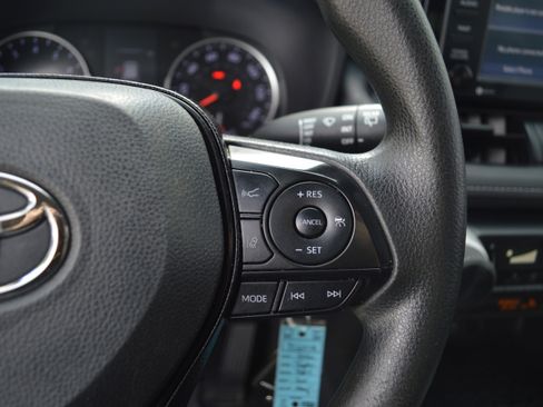 Used 2020 Toyota RAV4 LE image 16