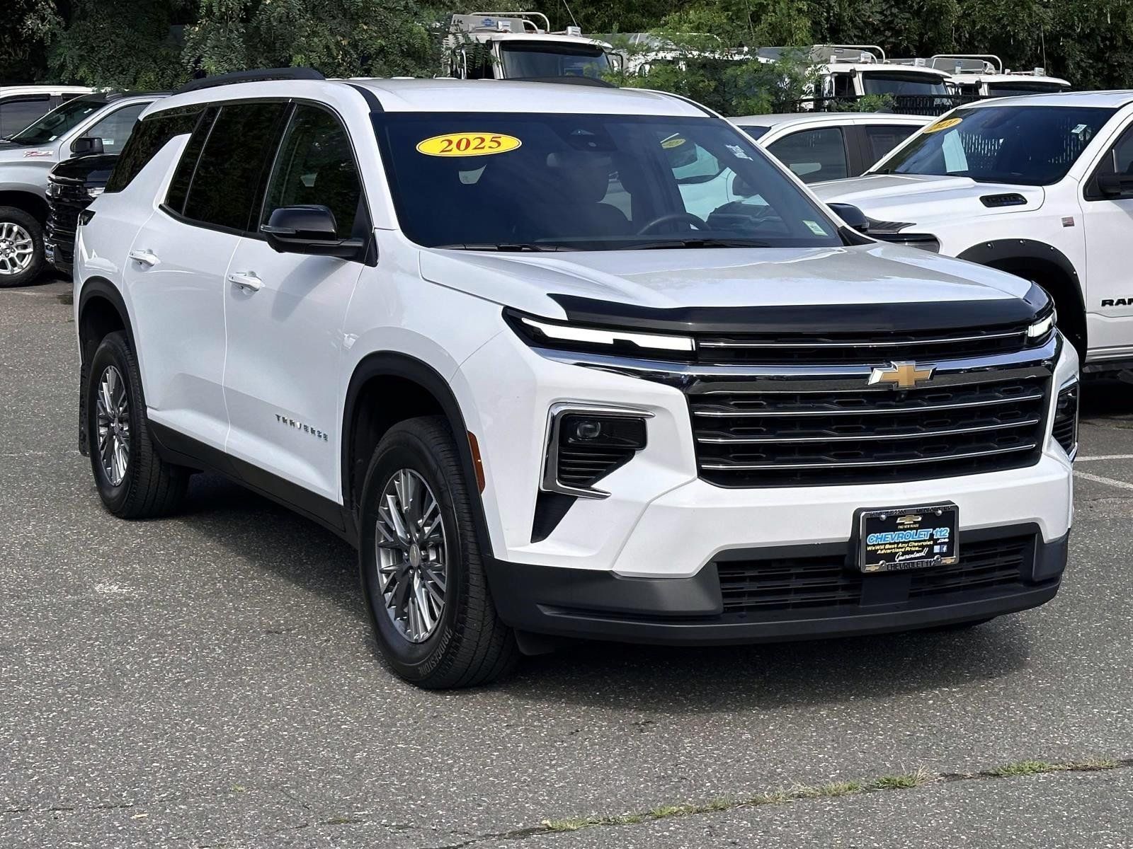 Used 2025 Chevrolet Traverse LT w/ Driver Confidence Package FWD image 5