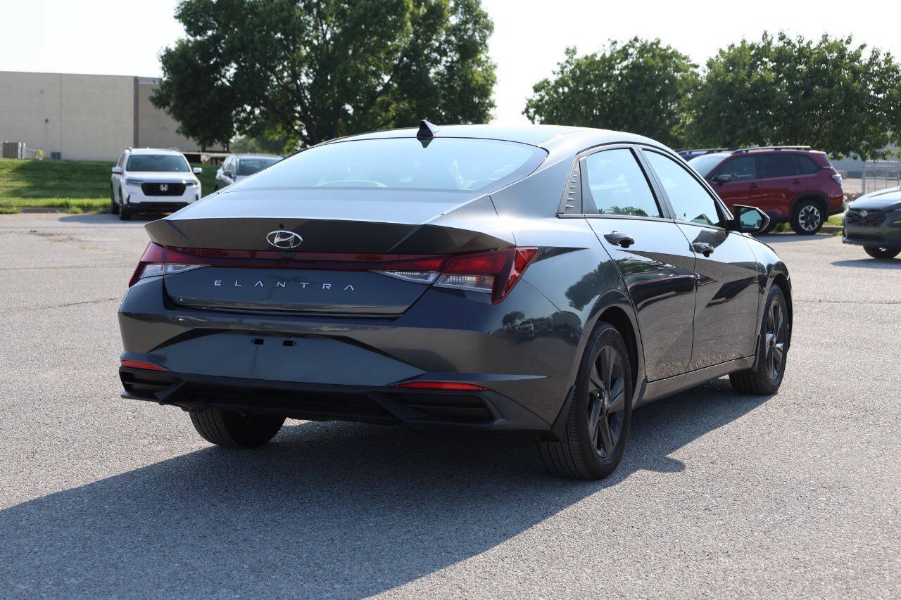 Used 2022 Hyundai Elantra SEL FWD image 9