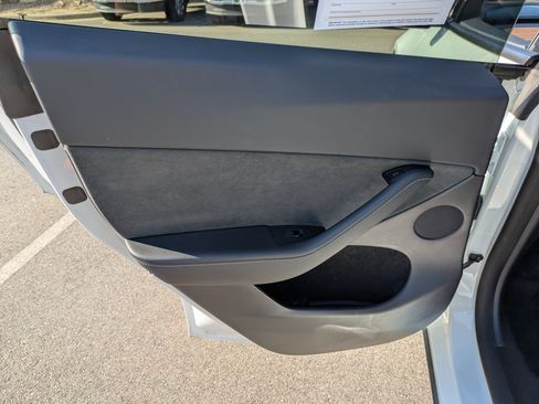 Used 2023 Tesla Model Y Long Range AWD/4WD image 26