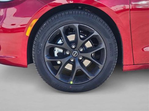 New 2026 Chrysler Pacifica Limited image 18