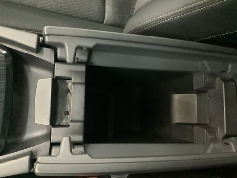 Used 2025 Nissan Rogue SV FWD image 19