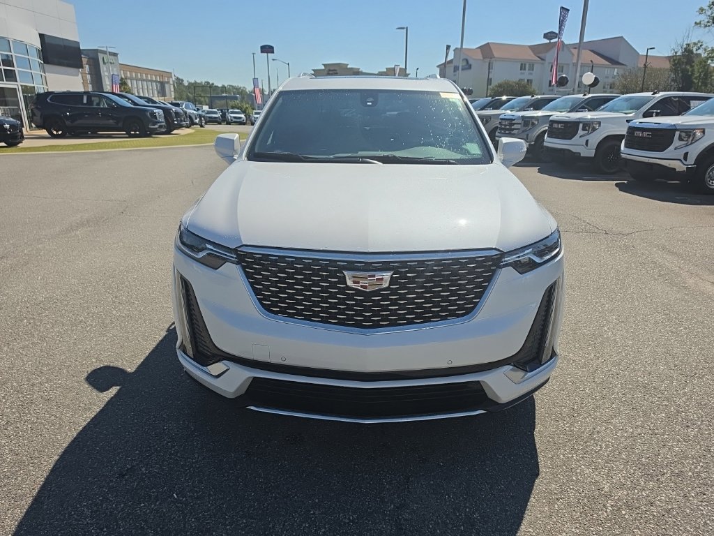 Used 2025 Cadillac XT6 Luxury FWD image 2