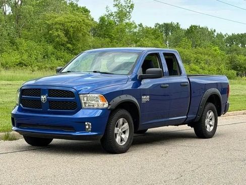 Used 2019 RAM 1500 Express AWD/4WD image 4