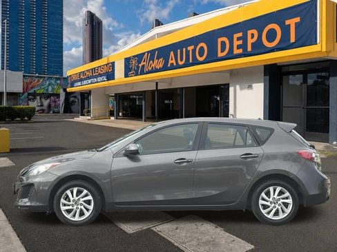 Used 2013 MAZDA MAZDA3 i Touring FWD image 2