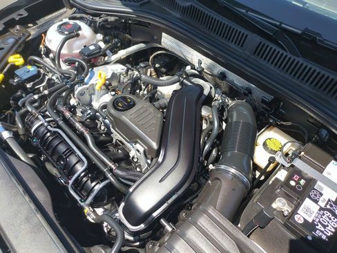 Used 2025 Volkswagen Jetta SE FWD image 33