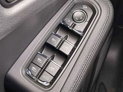 New 2025 Porsche Macan Base image 39