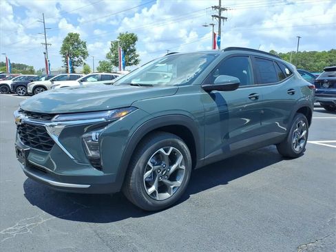 New 2026 Chevrolet Trax LT w/ Sunroof Package FWD image 8