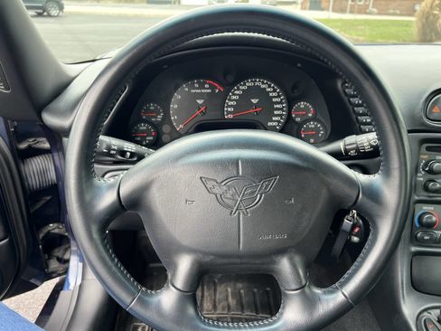 Used 2001 Chevrolet Corvette Coupe w/ Preferred Equipment Group1 image 17