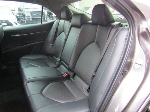 Used 2019 Toyota Camry XSE image 9