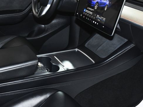 Used 2022 Tesla Model Y Long Range image 57