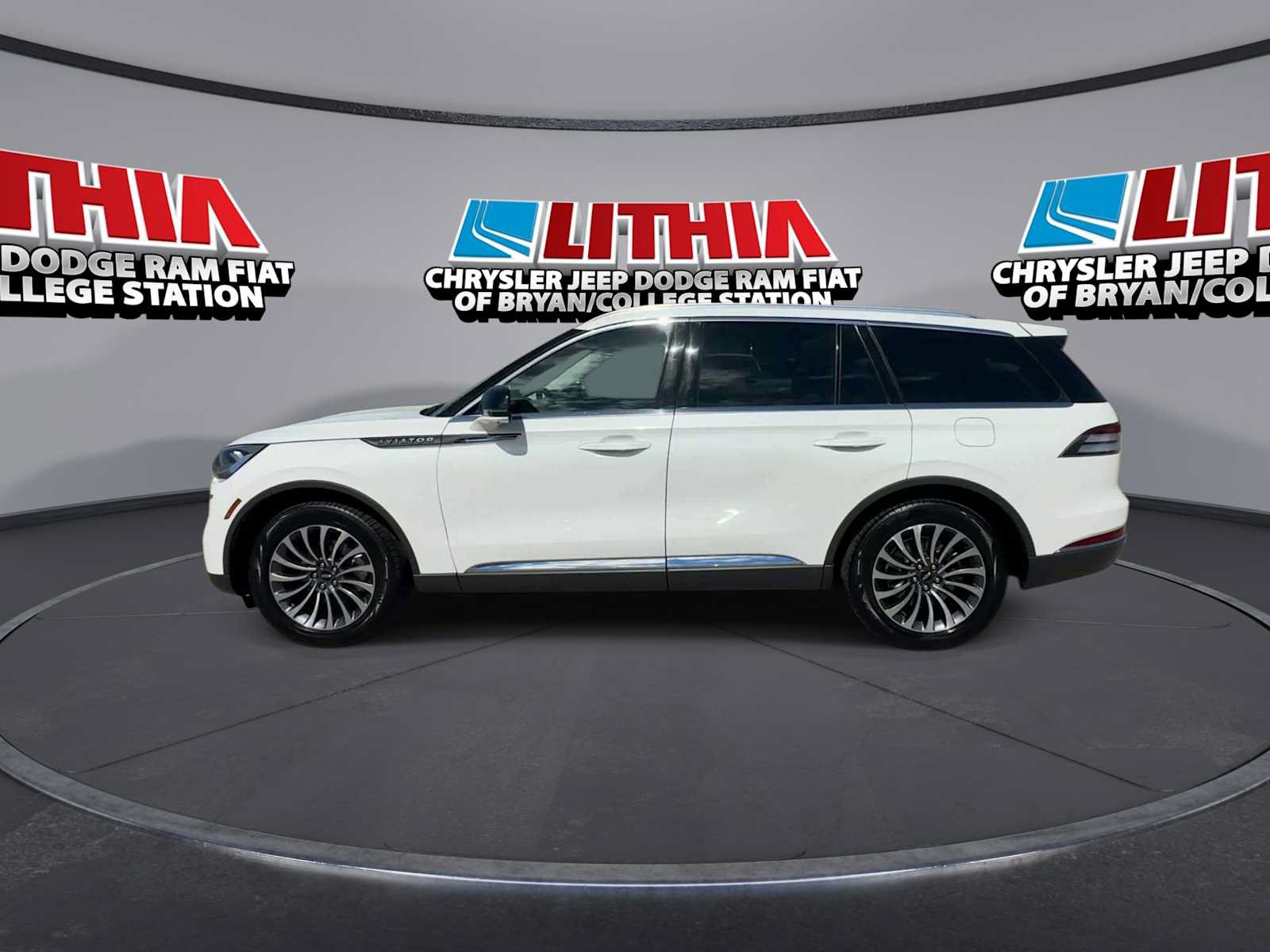 Used 2020 Lincoln Aviator Reserve w/ Elements Package Plus AWD/4WD image 5