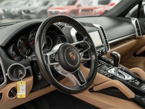 Used 2016 Porsche Cayenne AWD/4WD image 15