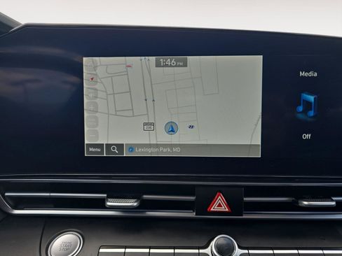 Used 2025 Hyundai Elantra SEL image 13