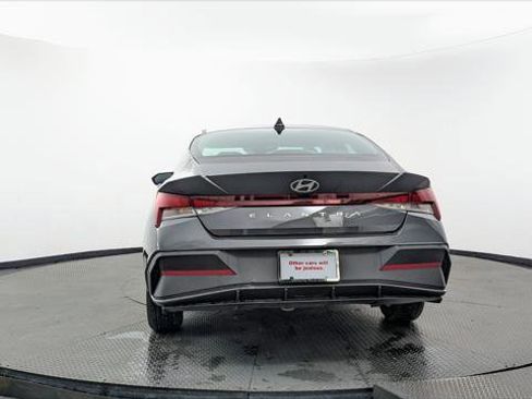 Used 2024 Hyundai Elantra SE FWD image 7