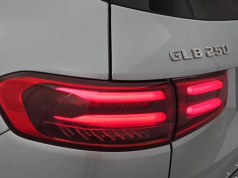New 2026 Mercedes-Benz GLB 250 4MATIC image 34