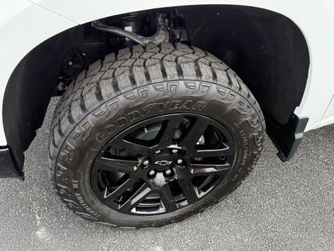 Used 2024 Chevrolet Silverado 1500 Custom Trail Boss w/ Dark Appearance Package image 7