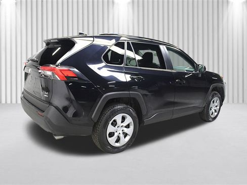 Used 2021 Toyota RAV4 LE AWD/4WD image 3