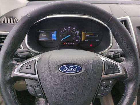 Used 2019 Ford Edge Titanium image 30