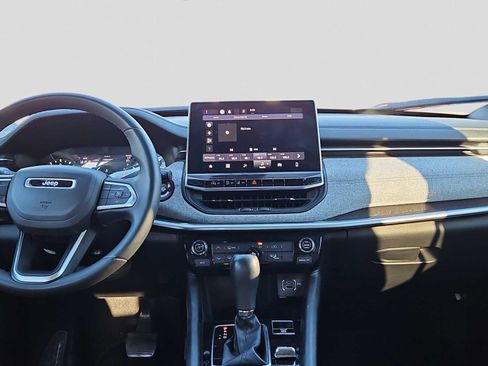 Used 2024 Jeep Compass Latitude image 15