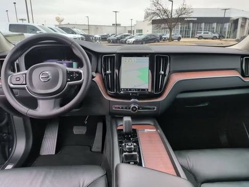 Used 2024 Volvo XC60 B5 Plus AWD/4WD image 34