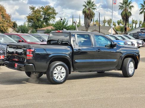 Used 2023 Nissan Frontier SV image 4