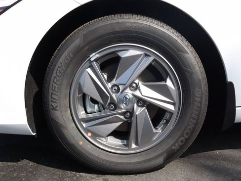 New 2026 Hyundai Elantra SE FWD image 7