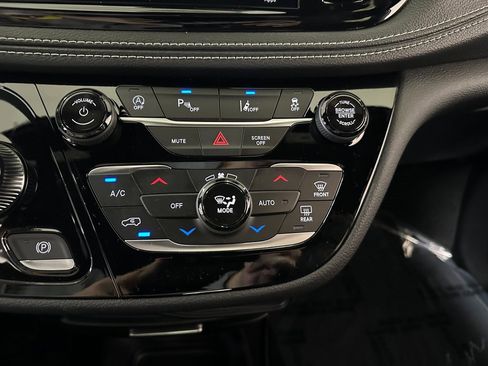 New 2026 Chrysler Pacifica Select image 29