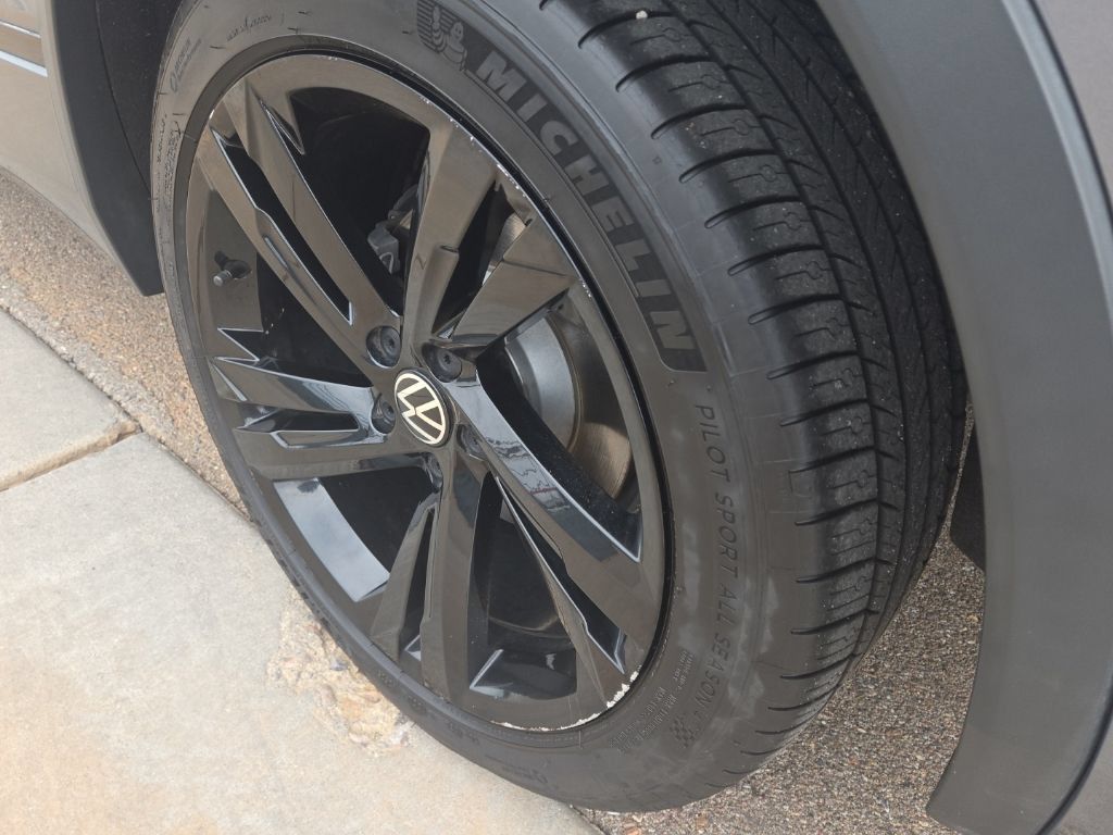 Used 2023 Volkswagen Tiguan SE R-Line FWD image 44
