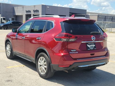 Used 2018 Nissan Rogue SV FWD image 3