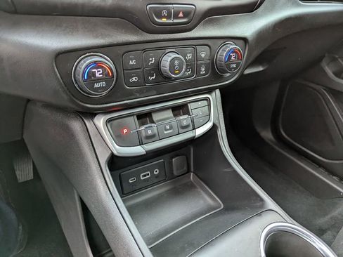 Used 2022 GMC Terrain SLE w/ Driver Convenience Package image 13