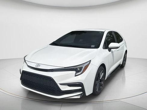 Used 2026 Toyota Corolla SE FWD image 1