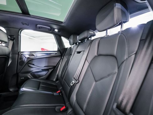 Certified 2021 Porsche Macan image 25