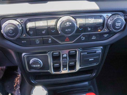 New 2026 Jeep Wrangler Unlimited Sahara AWD/4WD image 25